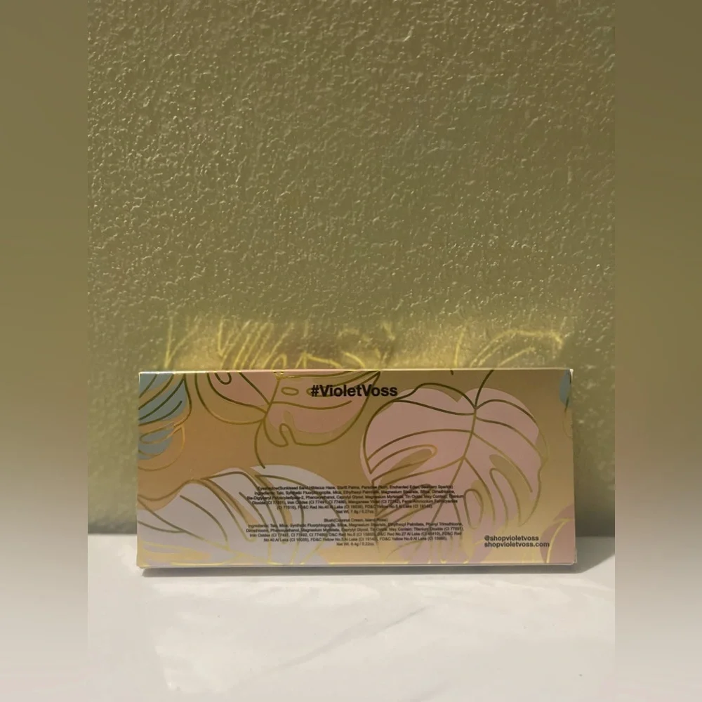 Violet Voss Pretty in paradise all in one face & eyeshadow palette